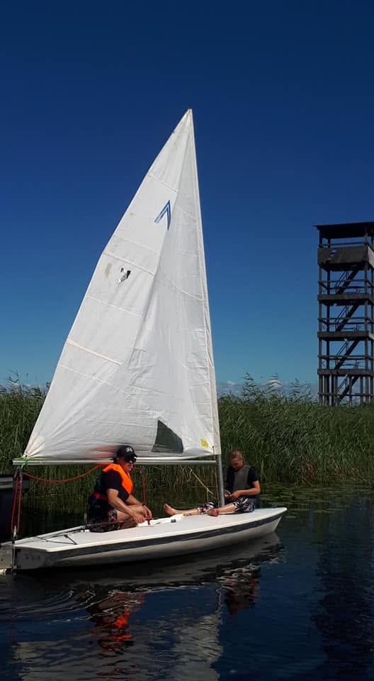 Meisterdamas laua taga